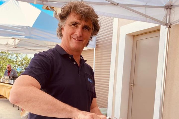 Après 15 ans sous tension, le vigneron Virgile Joly remis au courant électrique