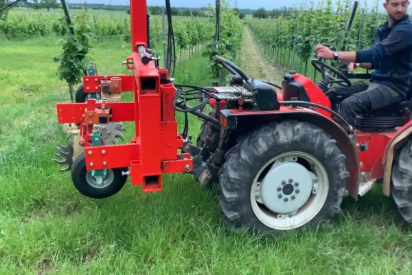 Un portique porte-outils fait par et pour des vignerons [video]