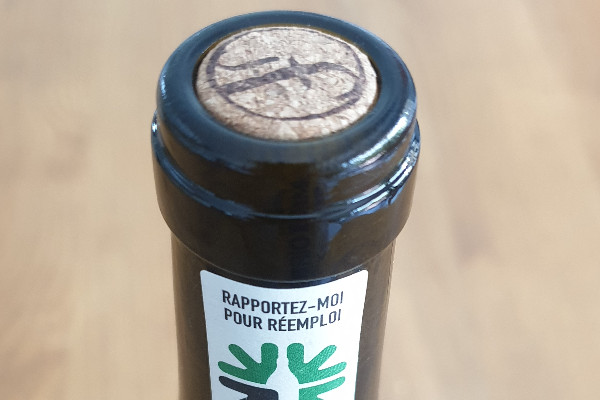 'Les vins sans capsules ne posent aucun problème' de bactéries, de moisissures… Sauf aux capsuliers ?