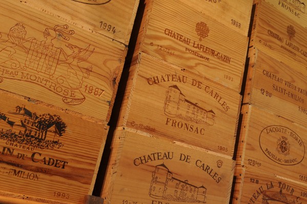 Les caisses de vin ne veulent plus passer pour un contenant en carton