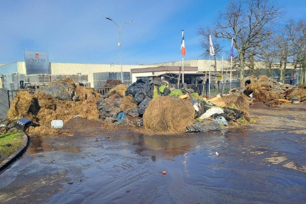 Castel accusé de 'prédation' et d’'exploitation' du vignoble bordelais