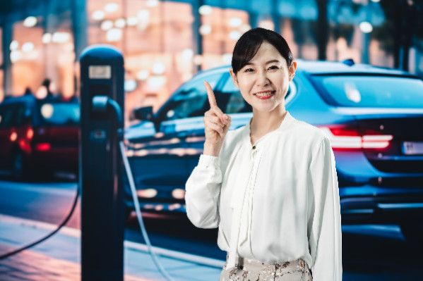 Cognac serre les fesses alors que l’Europe taxe les voitures électriques chinoises