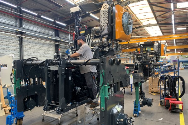 Pour ses 50 ans, Pellenc réorganise sa production de sécateurs viticoles