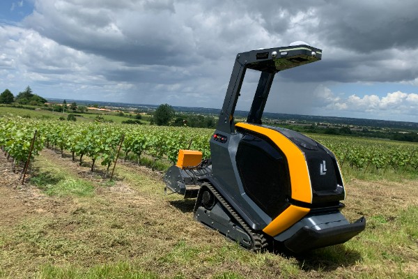Le premier chenillard autonome Pellenc en démonstration dans les vignes [vidéo]