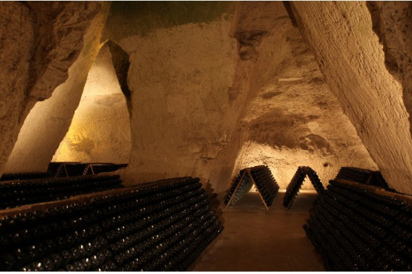 Réouverture des visites de caves historiques des champagnes Taittinger