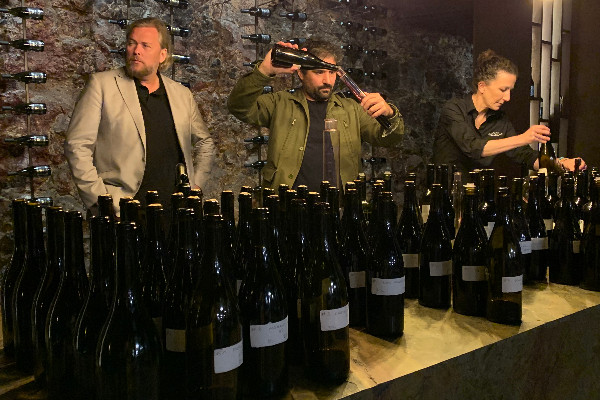 Pourquoi se limiter à Bergerac quand on peut assembler des vins de l’Aude, d’Espagne, d’Italie… et du Chili