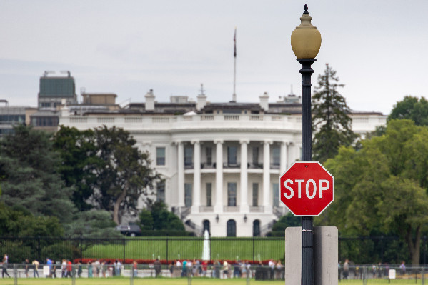 Pour importer des vins 'sans crainte', l’attaque des taxes Trump ira 'jusqu'à la Cour suprême des États-Unis'