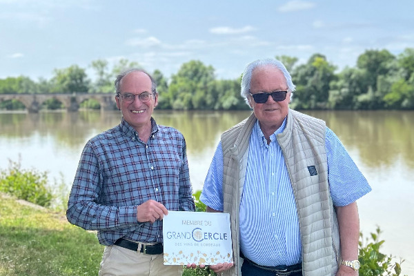 Alain Raynaud cède le Grand Cercle des vins de Bordeaux à Philippe de Poyferré