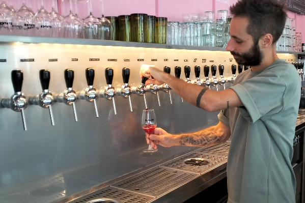 Bar à vin 100 % servi à la tireuse