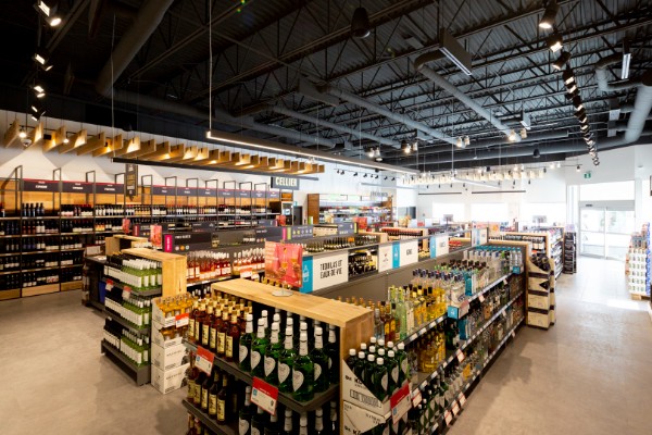 La vente de vins au Québec se réinvente : mini agences, livraisons, fermetures de succursales...