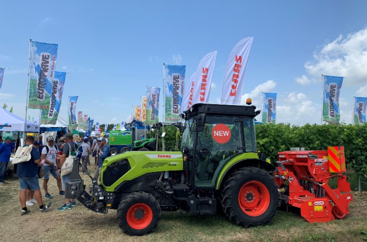 Enovitis installe les nouveaux tracteurs et outils dans les vignes