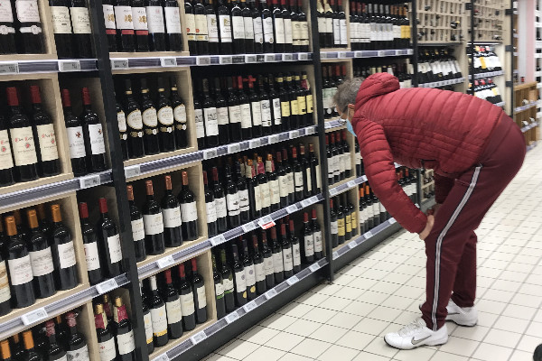 Francisation et contrefaçon de 'centaines de milliers' de bouteilles de vins dans le Médoc