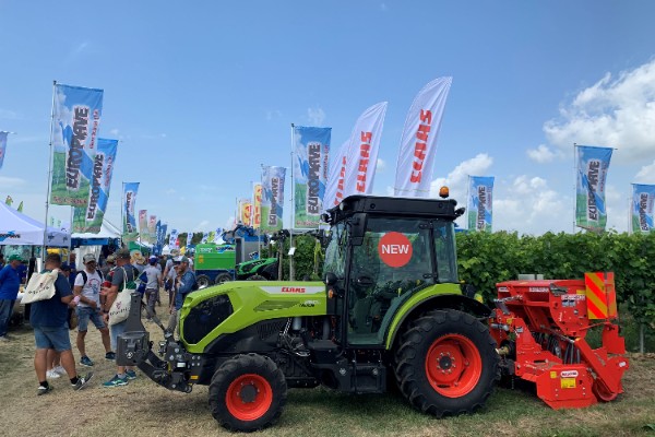 Enovitis installe les nouveaux tracteurs et outils dans les vignes