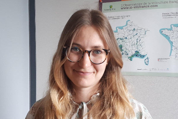 Camille Girard conseille la transition agroécologique des Vignerons Coopérateurs