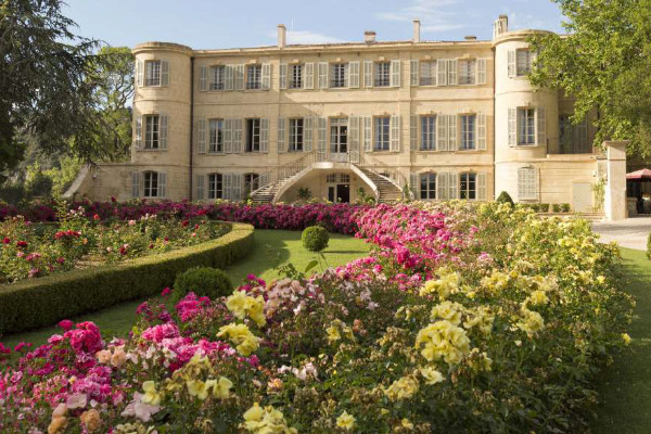 Nicolas Sarkozy n’aime toujours pas le vin, mais devient copropriétaire d’un vignoble   