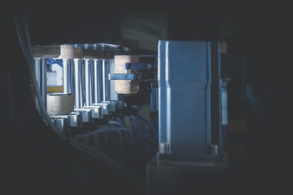 Amorim élimine le TCA de ses milliards de bouchons de vin