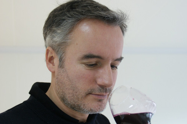 L’œnologue Éric Laurent passe de 2 000 à 50 hectares de vignes