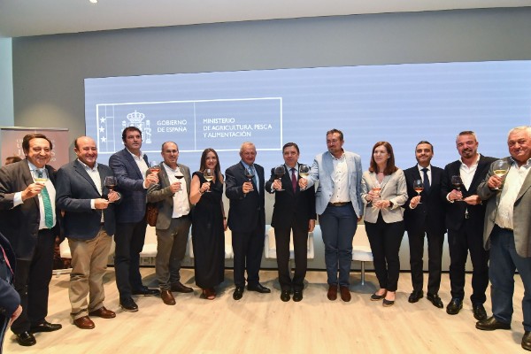 Stratégiquement, le vignoble espagnol 'prend le taureau par les cornes'