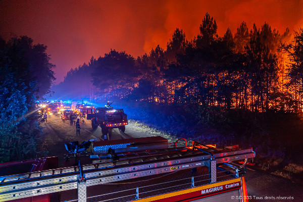 Du vin de Bordeaux pour arroser la victoire des pompiers sur les incendies de Gironde