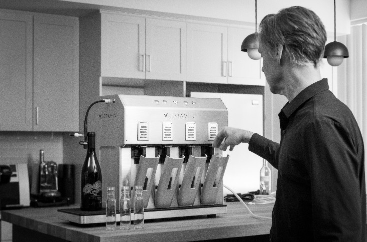 Une invention pour embouteiller soi-même ses échantillons de vin de 10 cl