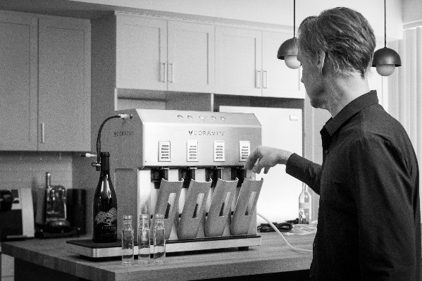 Une invention pour embouteiller soi-même ses échantillons de vin de 10 cl