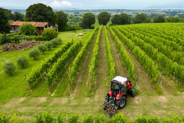 Same équipe son Frutteto des 4 roues directrices ActiveSteer