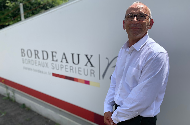 Bordeaux veut un vin AOC rouge, frais et édulcoré (si besoin)