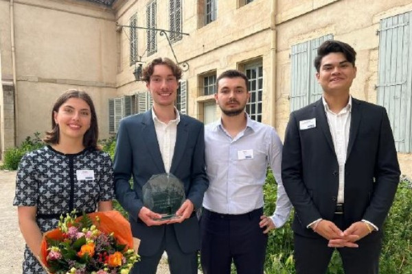 5 étudiants primés pour leur concept de collecte des bouteilles de vin