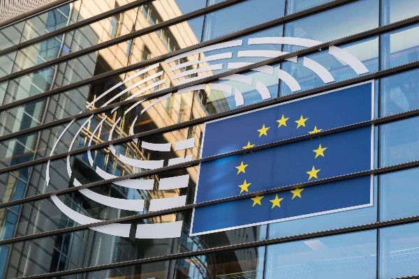 Cognac tance Bruxelles qui taxe la Chine