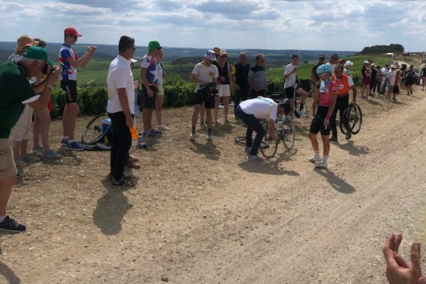 Le Tour de France sur 34 kms de chemins blancs viticoles