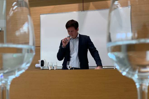 De la complexité aromatique du vin à l'humilité de la dégustation, vous en reprendrez bien un DUAD ?