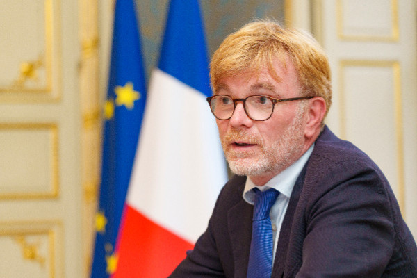 Réélu, le ministre de l’Agriculture reste sur un strapontin et la filière vin en quête de soutien