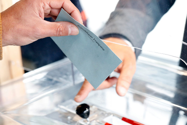 Les députés viticoles sortis du Parlement : Éric Girardin, Grégoire de Fournas…