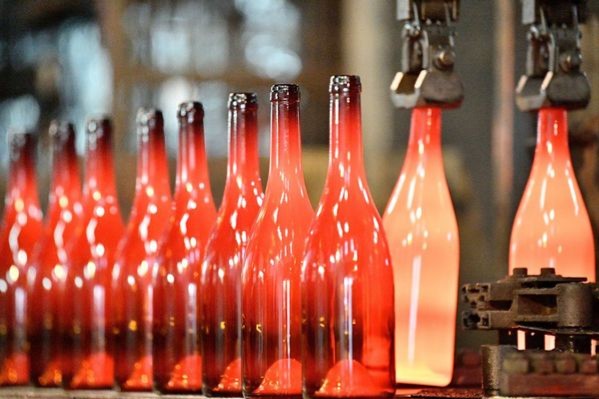 Comment les verriers veulent baisser de 88 % leurs émissions de CO₂ d’ici 2050