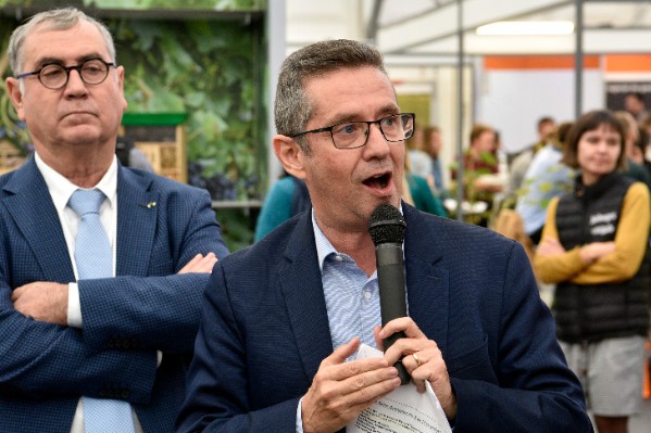 The wine crisis in France is not routine but pressing business