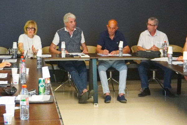 Le Languedoc veut raisonner l’arrachage de ses vignes : pas touche aux cépages blancs, parcelles irrigables…