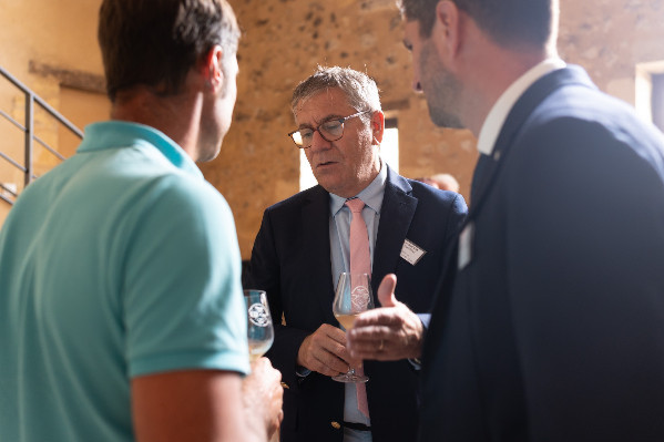 La vente de vin en hypermarché n’est pas morte, pour qui innove et investit