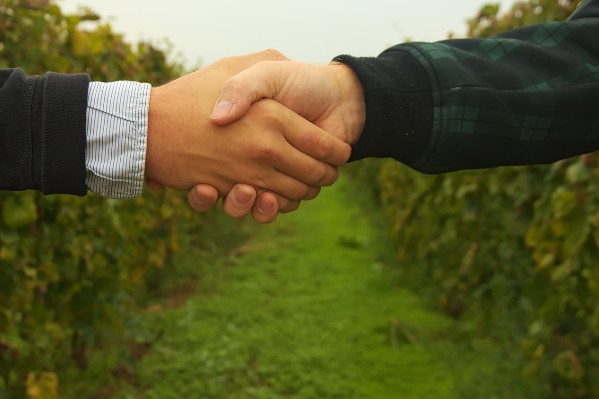 La loi Duplomb acte la fin de la séparation de la vente et du conseil et le 'pas d'interdiction sans solution' en matière de phytos