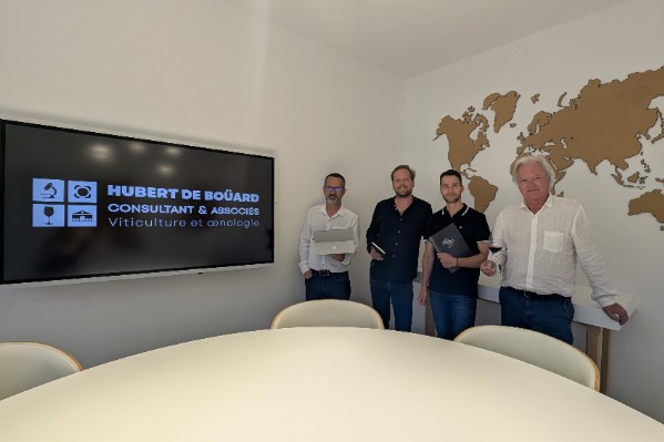 Hubert de Boüard Consultant & Associés remplace Oeno-Lab