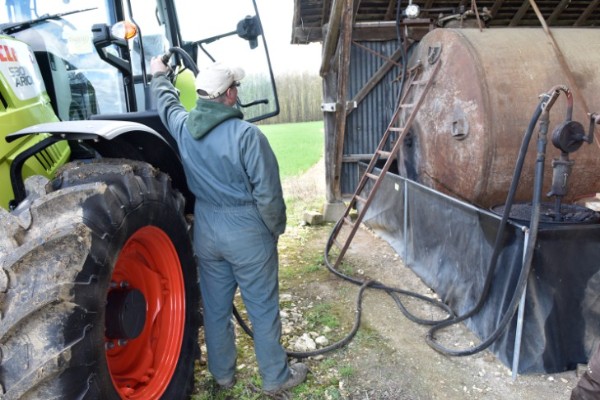 Vignerons, faites le plein : la 'remise carburant' passe à 30 centimes par litre, GNR inclus