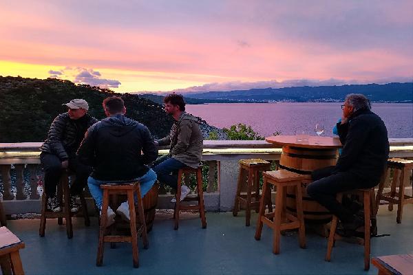  En Croatie, sur l'île de Krk, les vignerons déclinent le zlahtina, un cépage blanc local sous toutes ses formes