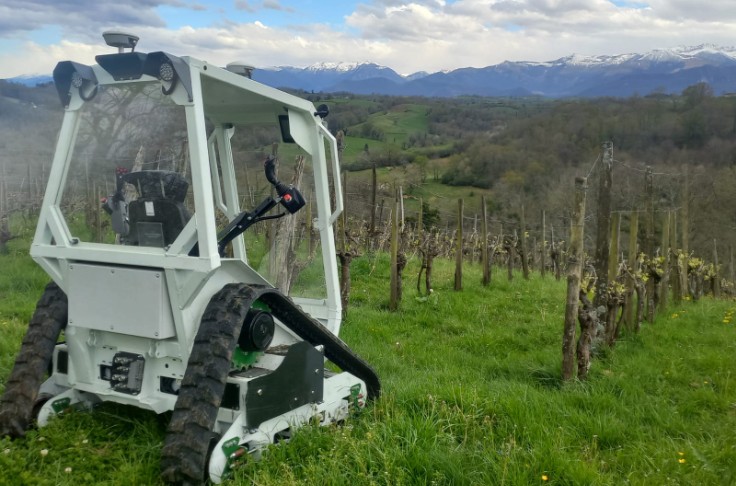 Un tracteur électrique à concevoir soi-même grâce au partage d'un vigneron