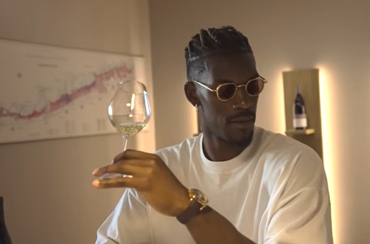 Le basketteur Jimmy Butler en vacances dans les vignes de Bourgogne