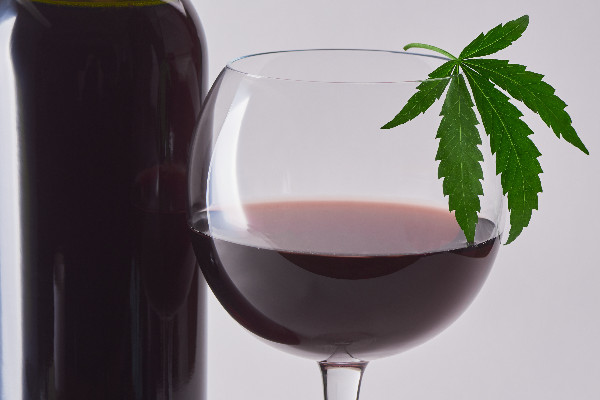 Un pétard meilleur pour la santé que le pinard pour les jeunes américains