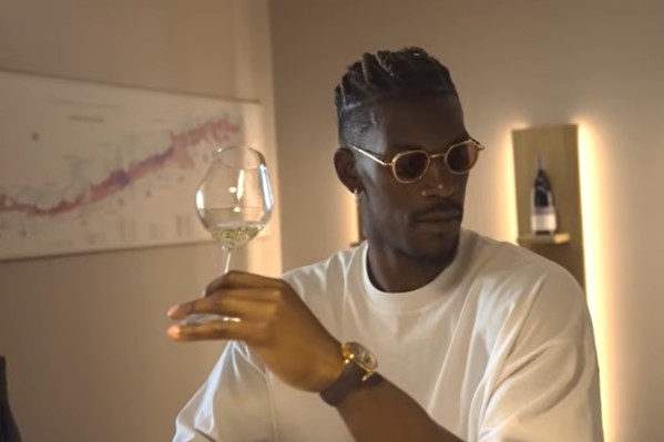 Le basketteur Jimmy Butler en vacances dans les vignes de Bourgogne