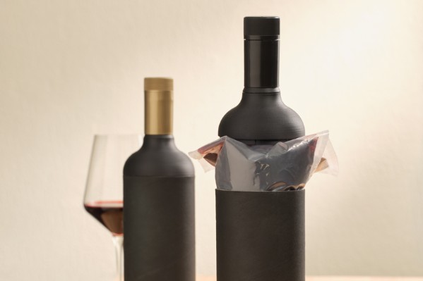 Une bouteille de vin au look bordelais sans le poids du verre