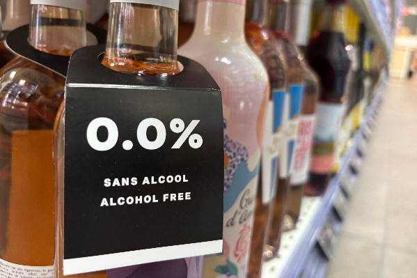 Le Velcorin répond à ses critiques pour les vins désalcoolisés