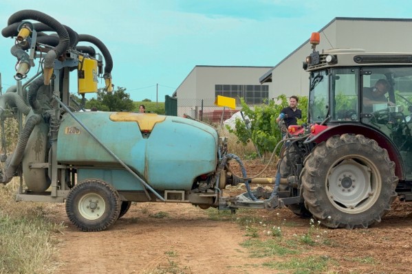Ces coopérateurs abandonnent les phytos conventionnels pour du biocontrôle