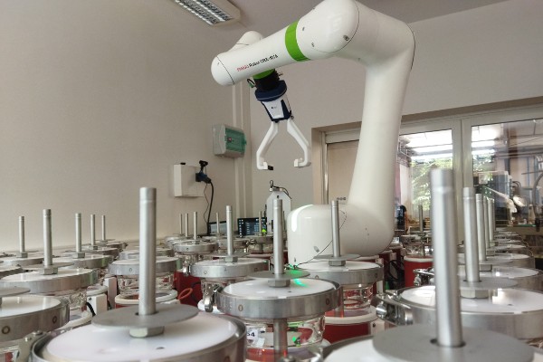 Ce robot vinifie tout seul 60 lots en même temps