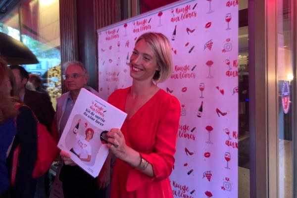 La première influenceuse française du vin sort son premier livre